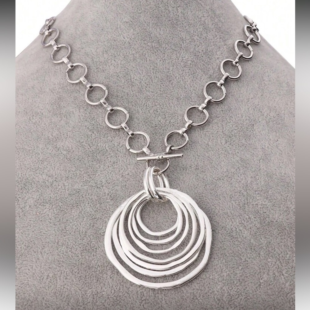 Beautiful Silver Circle Pendant Necklace